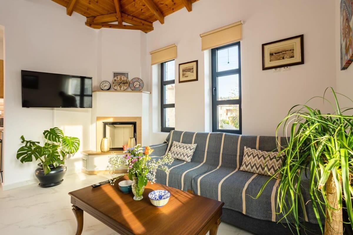 Mani Stone Built Home A Breath Away To The Sea Stoúpa Exterior foto