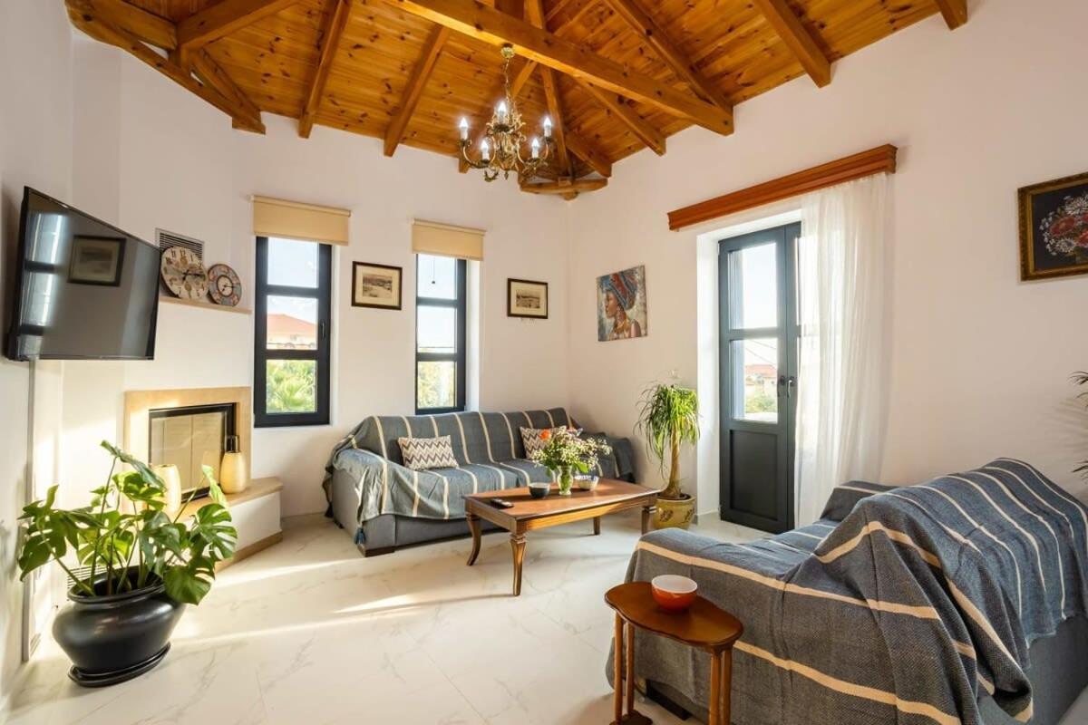 Mani Stone Built Home A Breath Away To The Sea Stoúpa Exterior foto