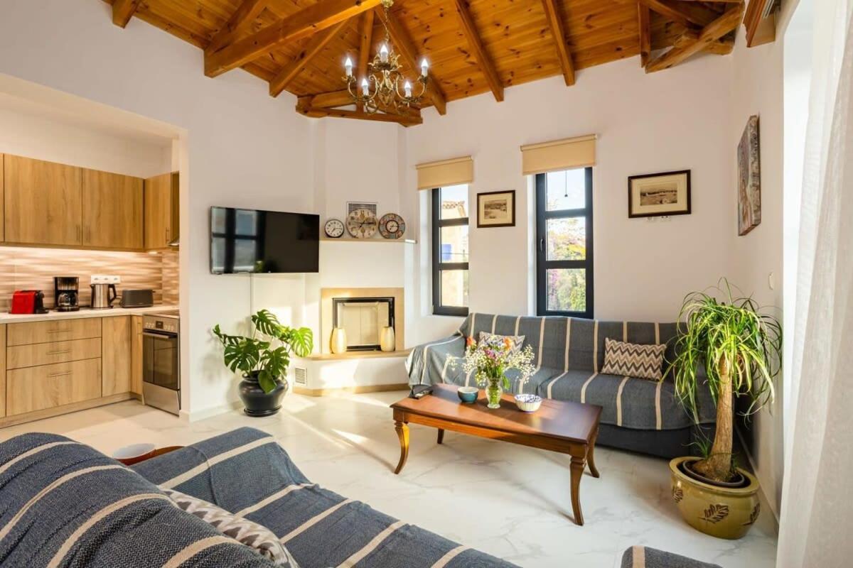Mani Stone Built Home A Breath Away To The Sea Stoúpa Exterior foto