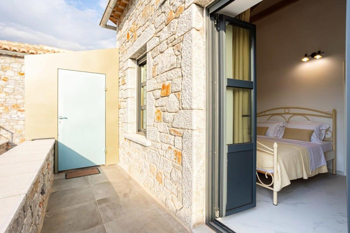 Mani Stone Built Home A Breath Away To The Sea Stoúpa Exterior foto