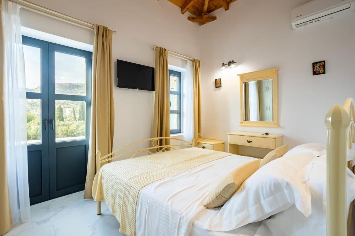 Mani Stone Built Home A Breath Away To The Sea Stoúpa Exterior foto